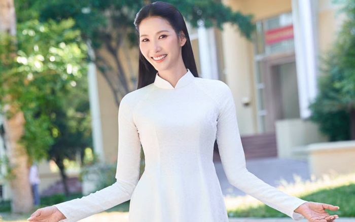 Hoàng Thùy nhận cơn mưa lời khen