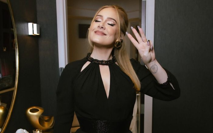 Adele lộ diện sau gần 2 năm ở ẩn