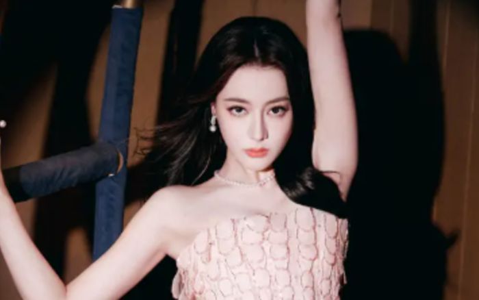 Visual phát sáng của Địch Lệ Nhiệt Ba trong bộ ảnh mới