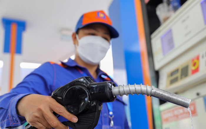 Giá xăng dầu hôm nay 30/6: Thị trường thế giới tăng nhẹ