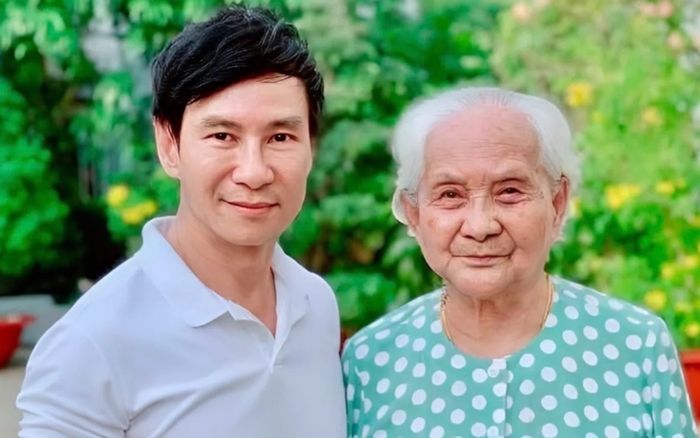 Khán giả chia buồn trước tin mẹ Lý Hải qua đời ở tuổi 100