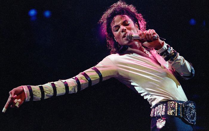 17 năm sau ngày mất, Michael Jackson vẫn khiến cả làng nhạc phải 'ngả mũ'