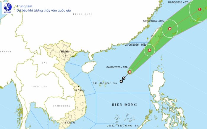 Áp thấp nhiệt đới bất ngờ tăng tốc trên Biển Đông, điều gì sẽ xảy ra trong 72 giờ tới?