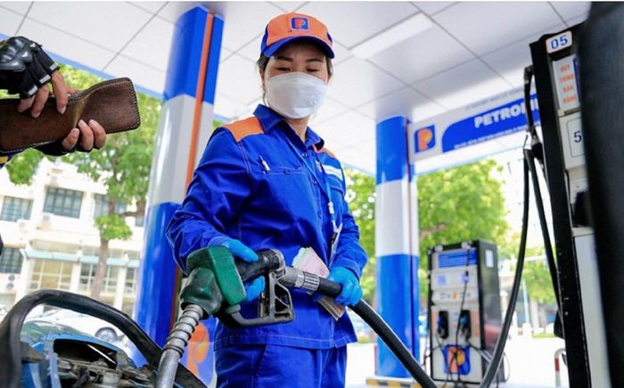Giá xăng dầu hôm nay 4/6: Thế giới tăng nhẹ