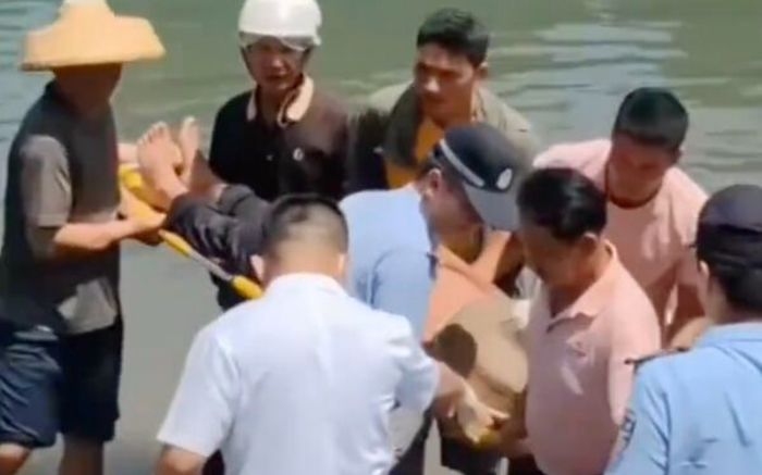 Trôi dạt giữa biển suốt 7 ngày 6 đêm, người đàn ông sống sót nhờ ăn một thứ khó tin