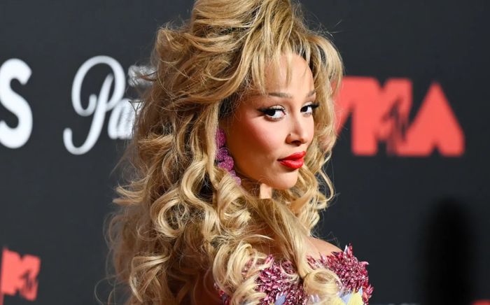 Doja Cat sốc vì bị hủy show