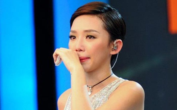 Thất vọng với ca sĩ Tóc Tiên