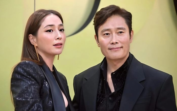 Khoảnh khắc hạnh phúc của Lee Byung Hun và vợ con