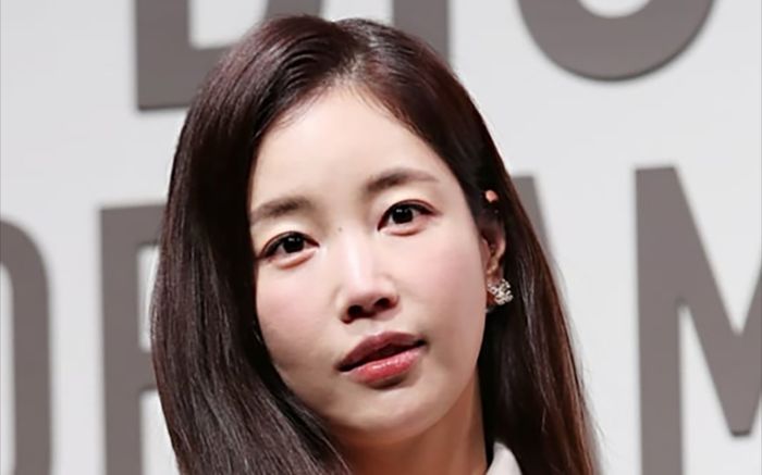 Kim Bin Woo vướng tranh cãi vì nhảy múa khi lái xe