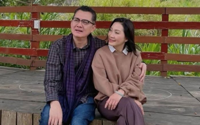 Hạnh phúc đến muộn của NSƯT Hữu Châu và Hồng Đào