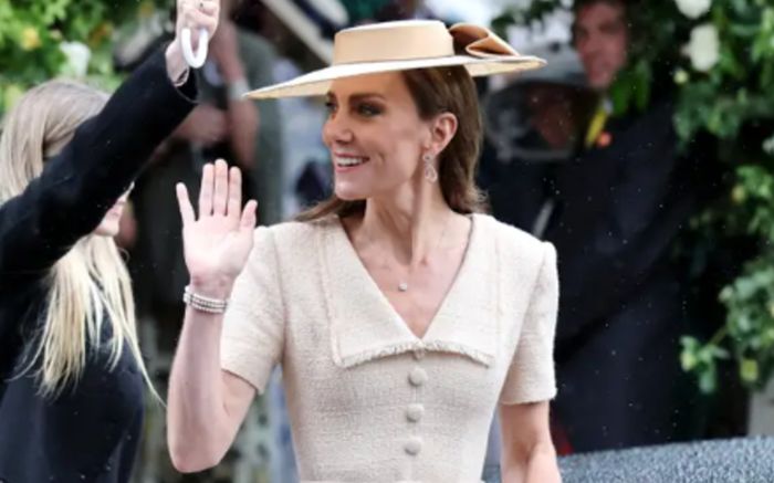 Vương phi Kate Middleton tỏa sáng với vòng ngọc trai tại đám cưới hoàng gia