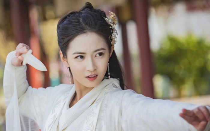 Nữ tử tài sắc vẹn toàn, là tuyệt sắc giai nhân của Ỷ Thiên Đồ Long Ký