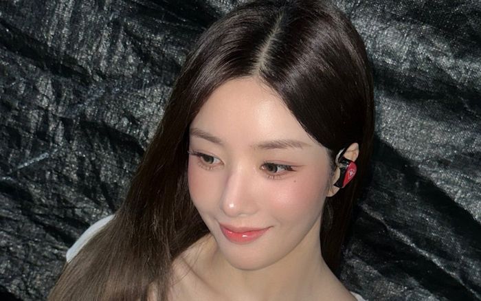 Kwon Eun Bi khoe phong cách gợi cảm trước thềm Waterbomb