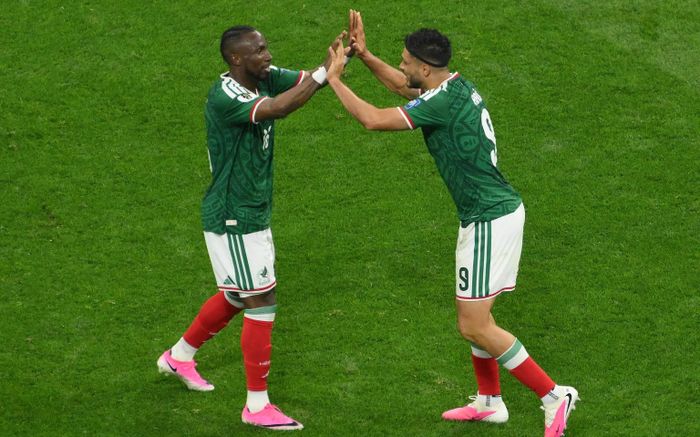 Chủ nhà Mexico dễ dàng loại Ecuador