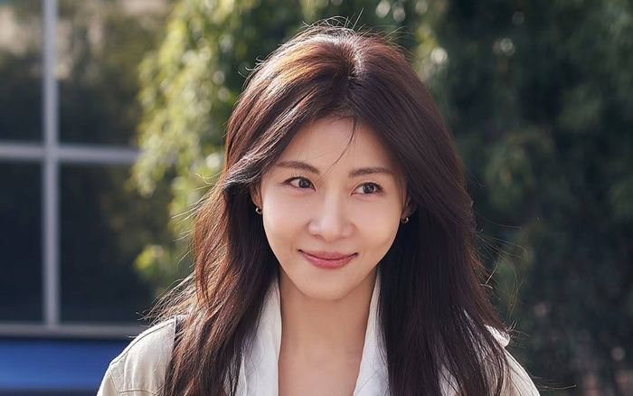 Ha Ji Won gây ngỡ ngàng với 'nhan sắc bị thời gian bỏ quên' ở tuổi 48