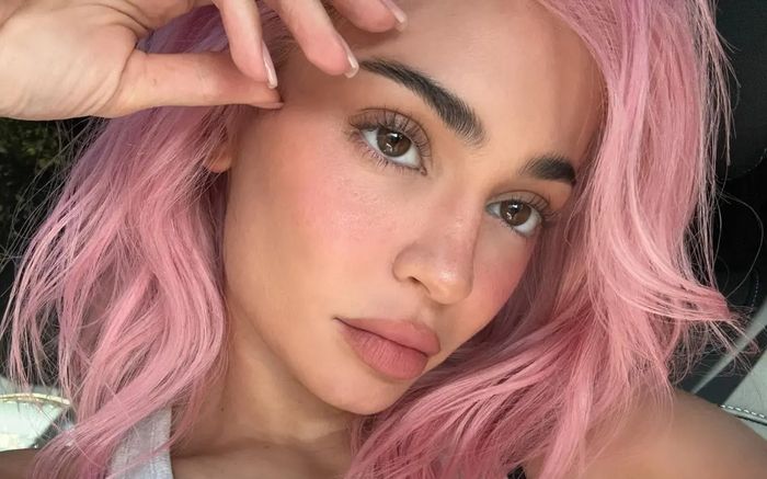 Nữ người mẫu Kylie Jenner gây sốt