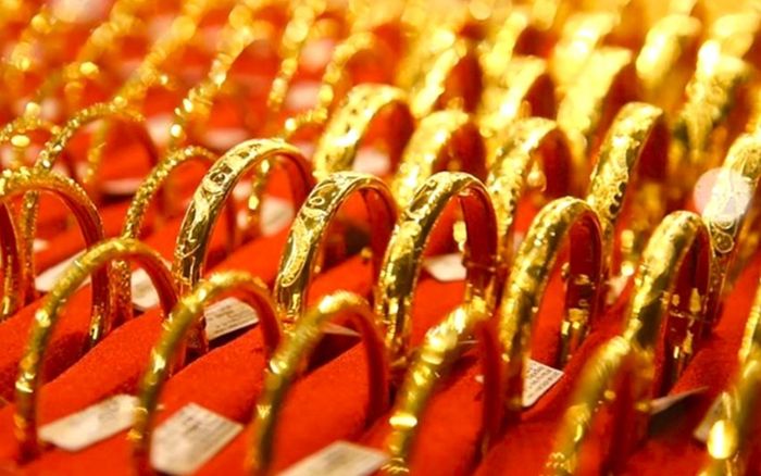 Tin tài chính hôm nay 10/7: Vàng bật tăng, USD ngân hàng neo cao