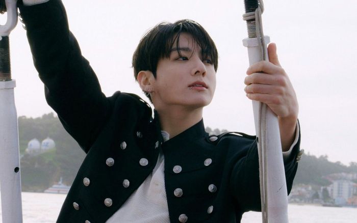 Khán giả lo lắng sau biến cố sức khỏe của Jungkook (BTS)