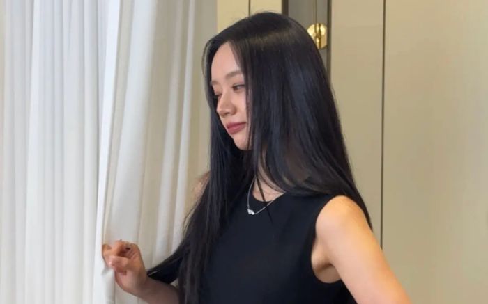 Hyeri (Girl's Day) khoe vòng eo thon gọn sau tranh cãi lộ mỡ bụng