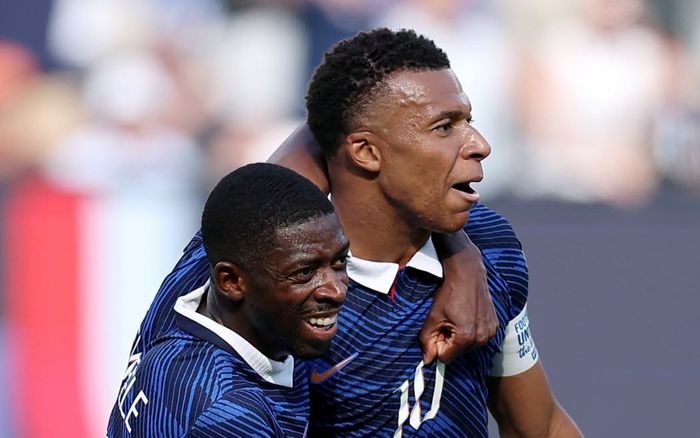 Không phải Ronaldo, Mbappe mới là người thách thức Messi