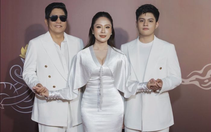 Gia đình Thanh Thúy và Đức Thịnh chiếm spotlight với trang phục 'ton sur ton'