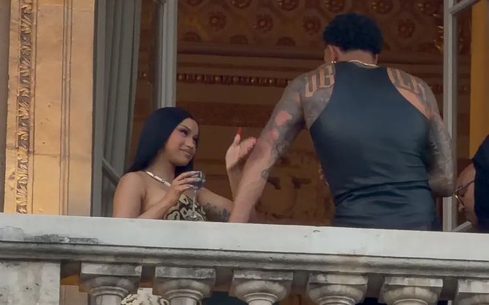 Cardi B gây sốt vì loạt tương tác thân mật với sao nam nổi tiếng