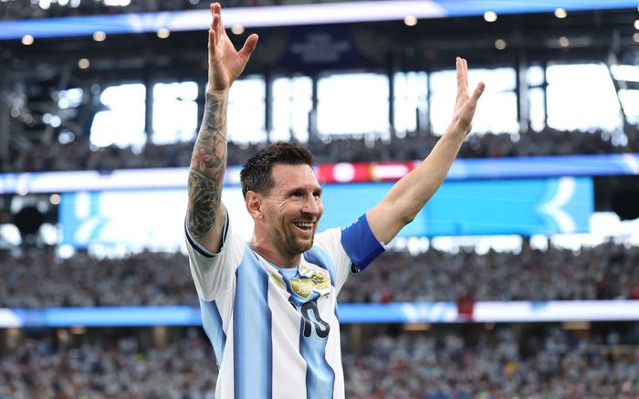 Ronaldo nhớ EURO 2016, Argentina lập tức nhắc lại cột mốc lịch sử của Messi
