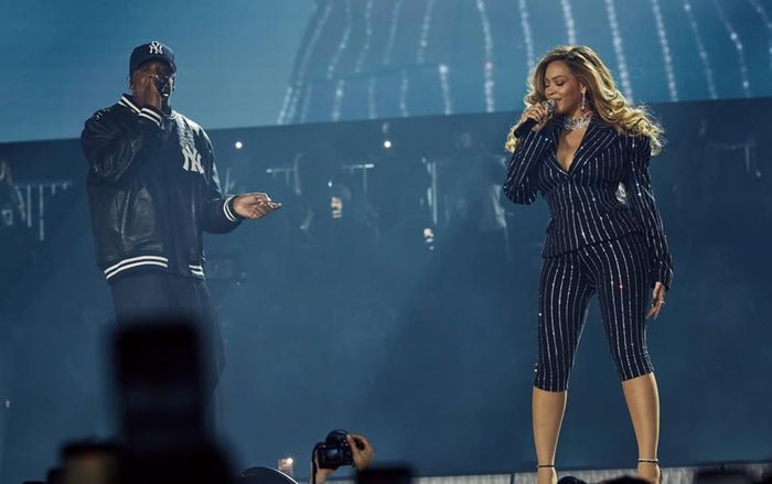 Beyoncé và con gái Blue Ivy xuất hiện trong đêm concert mở màn của Jay-Z