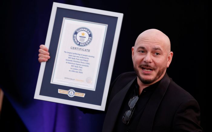 Pitbull lập cú đúp kỷ lục tại Anh: Gần 70.000 khán giả phủ kín Hyde Park, hơn 22.000 người cùng đội mũ hói