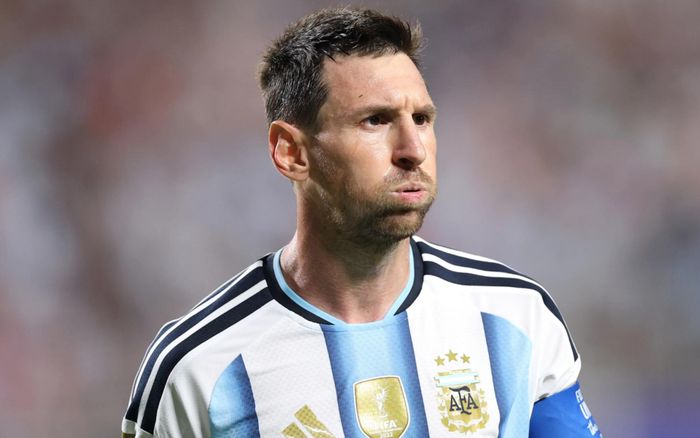 Messi nổi giận với trọng tài Bồ Đào Nha: 'Đừng thiếu tôn trọng tôi'