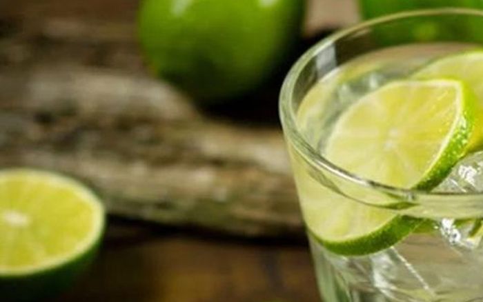 Sức khỏe dạ dày có thể bị 'tàn phá' nếu uống nước chanh vào 2 thời điểm này