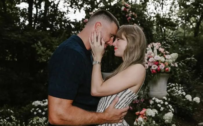 Nữ ca sĩ lên tiếng bảo vệ chủ hôn trong lễ cưới Taylor Swift