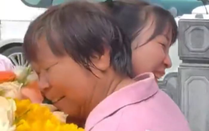Đoàn tụ con gái sau 35 năm mất tích, gia đình nghẹn ngào khi biết nơi cô sống