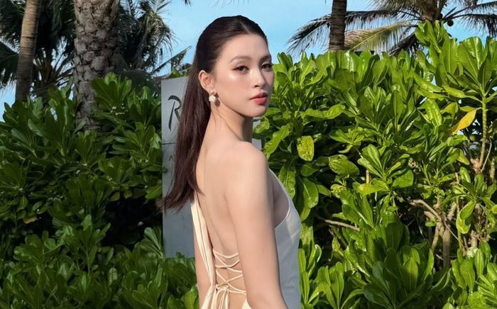 Tiểu Vy đẹp dịu dàng khi đi du lịch ở miền Tây
