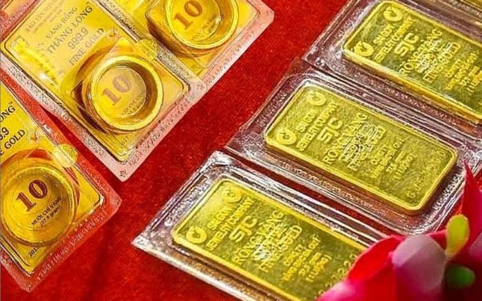 Tin tài chính hôm nay 13/7: Giá vàng lao dốc, USD giữ vùng cao trước thềm dữ liệu lạm phát Mỹ