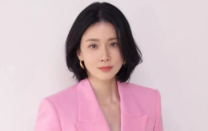 Lee Bo Young cân nhắc tái xuất với bộ phim lấy đề tài gia đình và pháp luật
