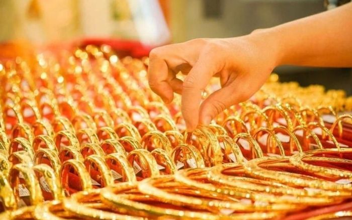 Tin tài chính hôm nay 14/7: Vàng và bạc lao dốc, USD giữ nhịp tăng