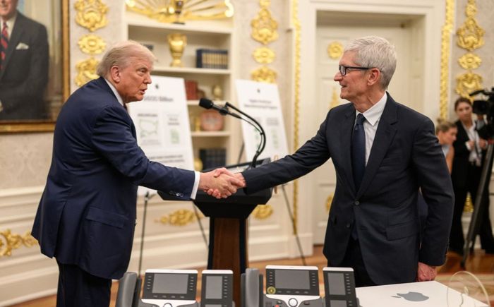 Apple đồng ý sử dụng chip Intel trong bối cảnh đàm phán thuế quan với Nhà Trắng