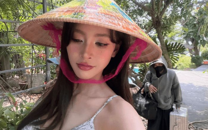 Theo chân Tiểu Vy, ngắm những con đường đẹp nhất Đà Nẵng theo từng mùa hoa