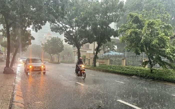 Mưa dông mạnh quay trở lại, nhiều khu vực đối mặt nguy cơ ngập úng, sạt lở