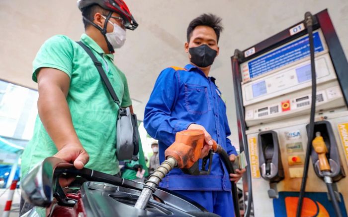 Giá xăng dầu hôm nay 14/7: Tăng cực mạnh