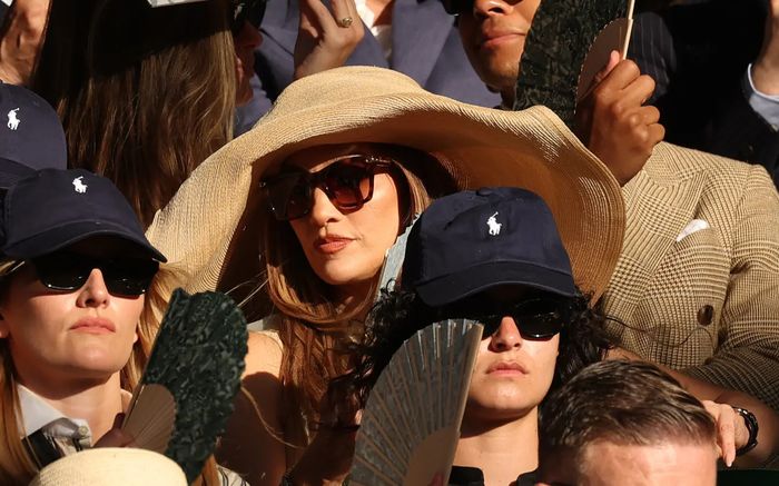 Jennifer Lopez gây tranh cãi, bị dân mạng châm biếm
