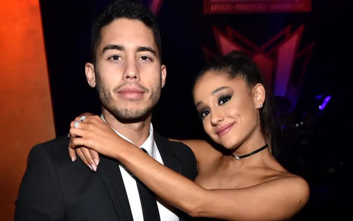Ariana Grande tái hợp tình cũ sau chia tay Ethan Slater?