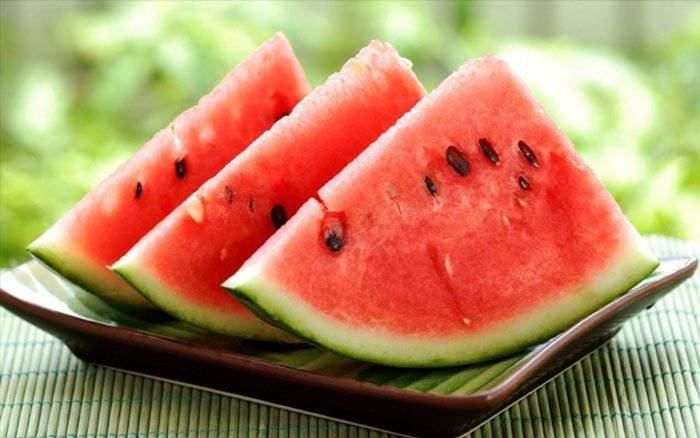 Một bước đơn giản giúp bảo vệ sức khỏe khi ăn dưa hấu
