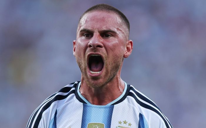 Scaloni hạ nhiệt đại chiến Anh - Argentina