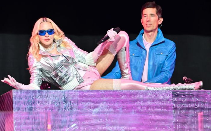 Madonna sánh ngang huyền thoại Elvis Presley