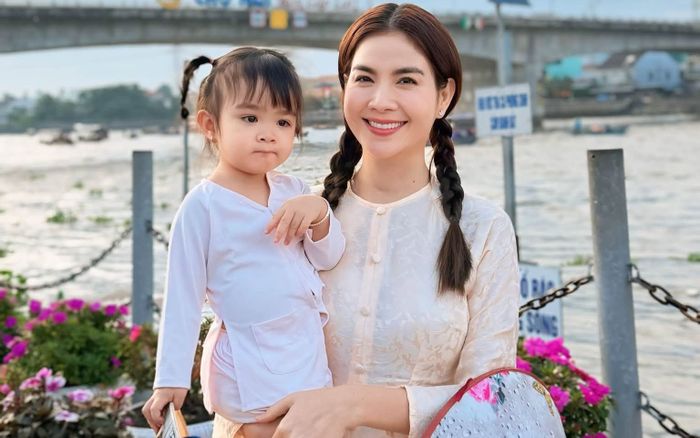 Kha Ly nói lời yêu thương đến con gái nhân dịp đặc biệt