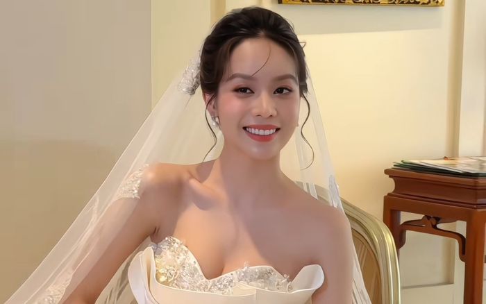 Thanh Thủy phản ứng khi khoảnh khắc diện váy cưới rần rần cõi mạng