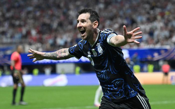 Messi rực sáng, Argentina thắng ngược Anh để vào chung kết