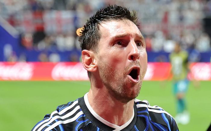 Tam sư mang trái tim chuột nhắt trước Messi và Argentina